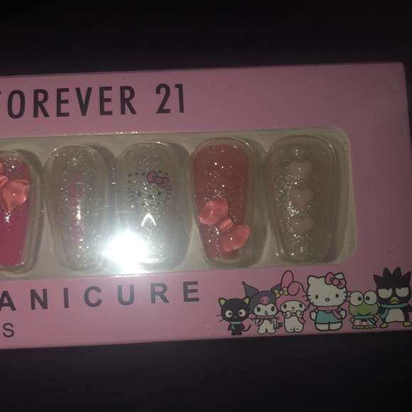 Hello kitty press ons - Picture 2 of 2